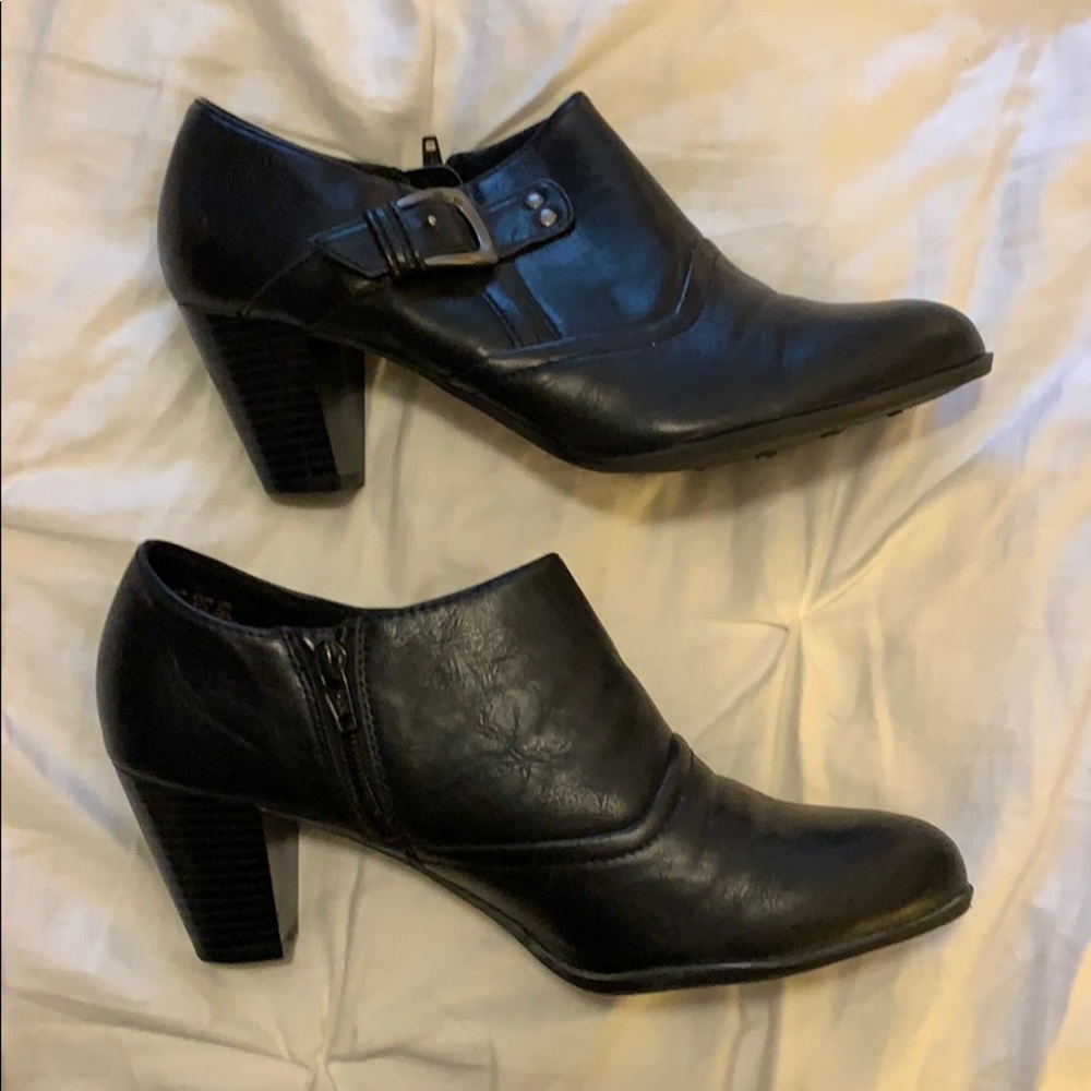 Women’s life stride shoes 9.5